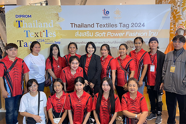 เสื้อพนักงานพิมพ์ลาย